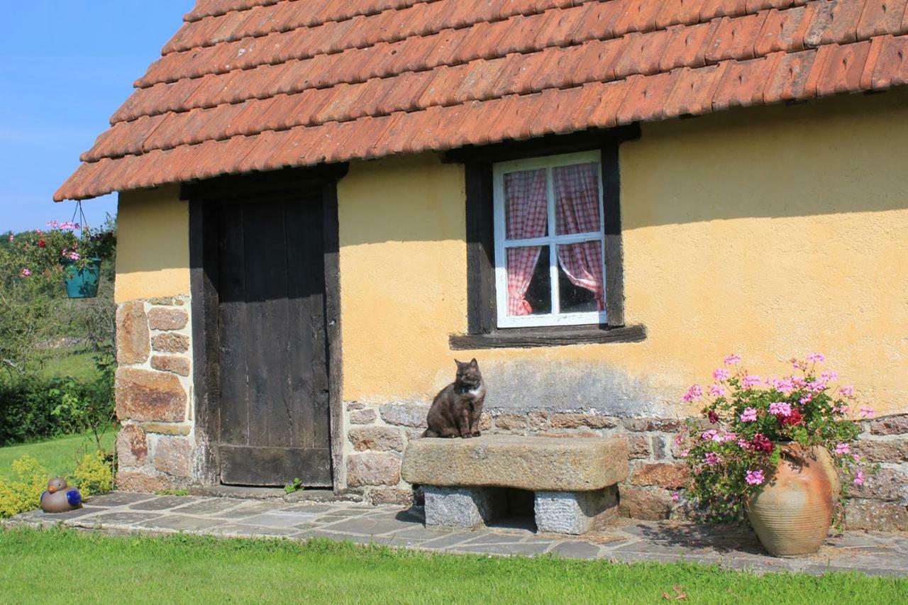 Les Goubelins Bed & Breakfast La Lande-d'Airou Dış mekan fotoğraf