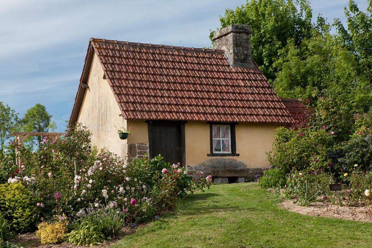 Les Goubelins Bed & Breakfast La Lande-d'Airou Dış mekan fotoğraf